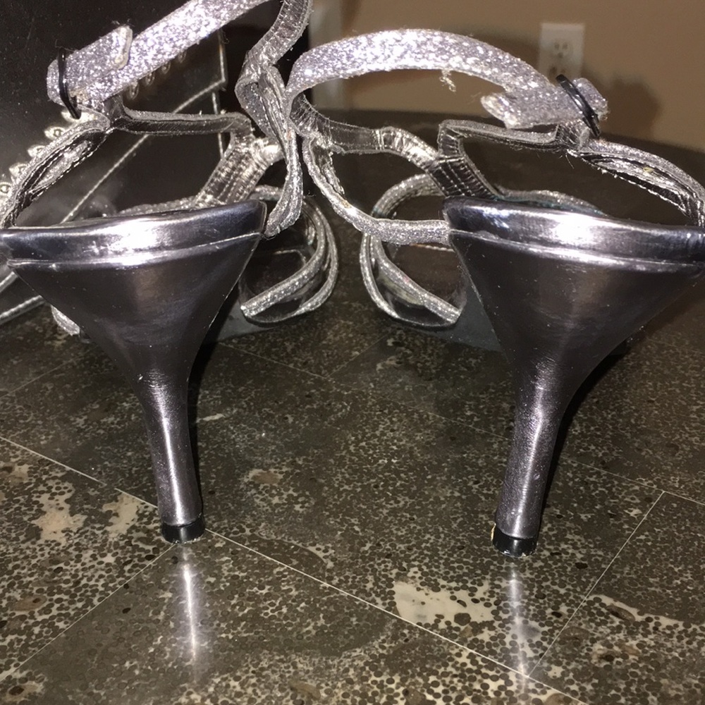 Shoes - Picture 5 of 6